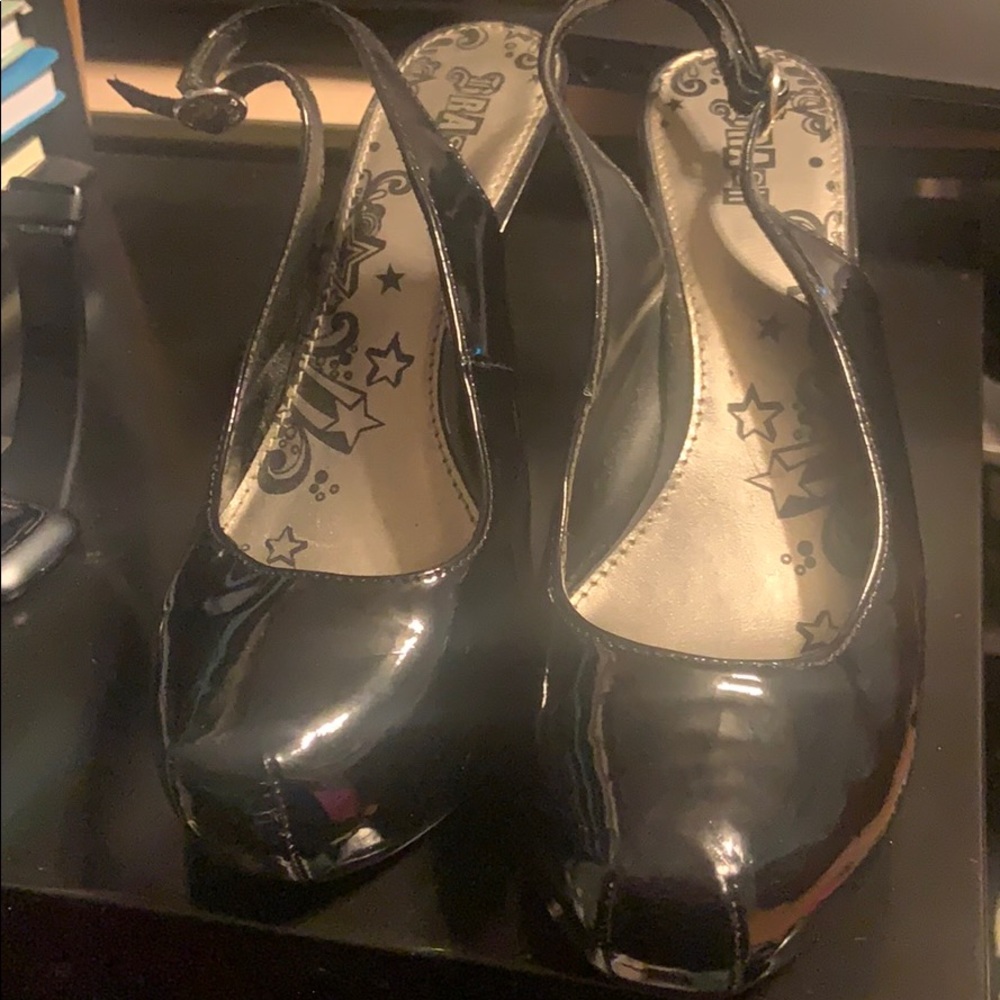 Heels - Picture 2 of 5